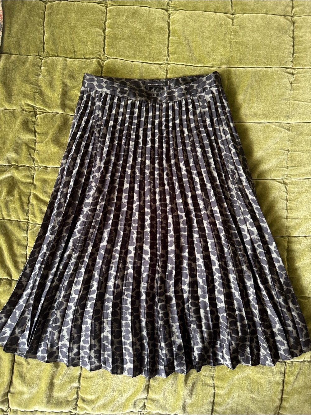 Banana Republic Black and Green Pleated Animal-Print Midi Skirt
